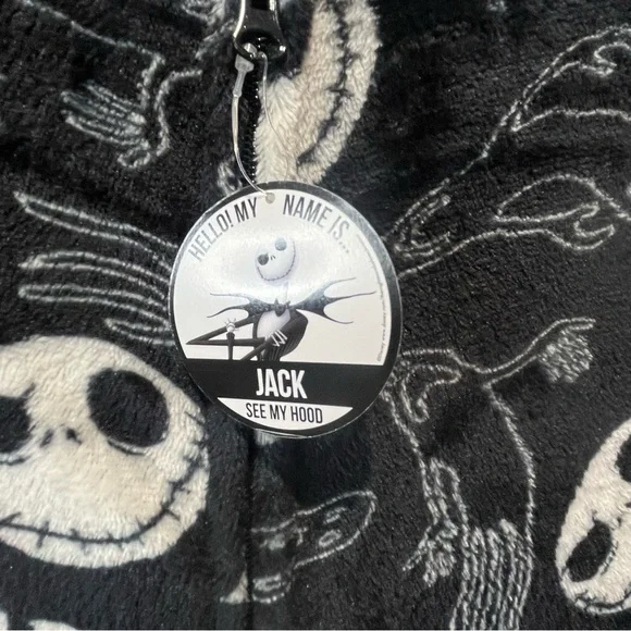 6/$25
Disney Black and White Jack Skeleton Pajama Onesie - Picture 3 of 12